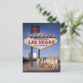 Carte Postale Des filles devant l'enseigne historique Las Vegas (Debout devant)