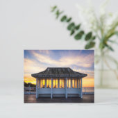 Carte Postale Des gens regardent le coucher de soleil sur la jet (Debout devant)