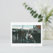 Carte Postale Des Indiens vendent des Curios à Yakital, Yukon (Debout devant)