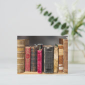 Carte postale des livres anciens (Debout devant)