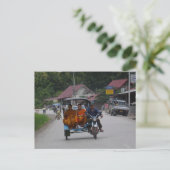 Carte Postale Des moines sur un tuk-tuk (Debout devant)