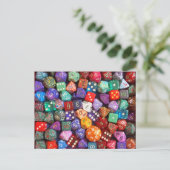 Carte Postale dés multicolores (Debout devant)