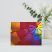 Carte Postale Design d'intérieur d'une montgolfière gonflée (Debout devant)