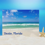 Carte Postale Destin Florida Beach Photographie vacances<br><div class="desc">Une belle photo de plage prise dans la destination de vacances idéale de Destin, Floride. Les magnifiques eaux vertes de Sandestin se lavent jusqu'au bord de mer sablonneux sous un ciel bleu serein pour faire la photo de vacances pittoresque parfaite. Vendre ces jolies cartes postales à votre magasin de plage...</div>