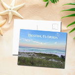 Carte Postale Destin Florida Belle plage de coucher de soleil ph<br><div class="desc">Cette carte postale de plage pittoresque de Destin Florida présente le somptueux coucher de soleil rose et orange qui touche doucement les vagues de l'océan au-dessus du sable et de l'herbe de mer. De belles cartes postales balnéaires de votre lieu de vacances préféré ou de votre ville natale.</div>