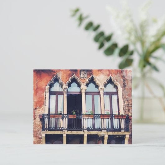 Carte Postale Destinations | Bâtiment rustique de Venise (Debout devant)