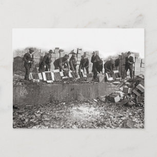 Carte Postale Destruction de l'alcool de contrebande, 1923