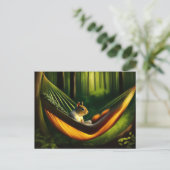 Carte Postale Détente d'écureuil dans un hamac dans la forêt (Debout devant)