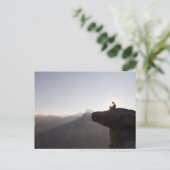 Carte Postale Détente sur le rocher (Debout devant)