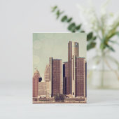 CARTE POSTALE DÉTROIT (Debout devant)