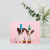 Carte Postale Deux chiots mignons / avec chapeaux et bougies d'a (Debout devant)