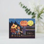 Carte Postale Deux enfants effrayés la nuit d'Halloween (Debout devant)