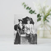 Carte Postale Deux femmes victoriennes, 1898 (Debout devant)
