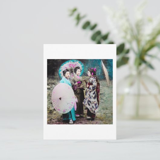 Carte Postale Deux Geisha et un Maiko et des Parasols Vieux Japo (Debout devant)
