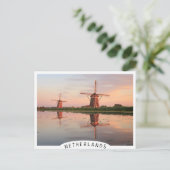 Carte Postale Deux moulins à vent avec réflexion au coucher du s (Debout devant)