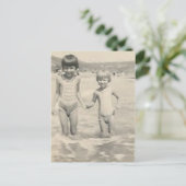 Carte Postale Deux petites filles se tenant par la main soeurs (Debout devant)