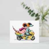 Carte Postale Deux raptors de dessin animé à scooter. (Debout devant)