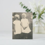 Carte Postale Deux soeurs blondes (Debout devant)