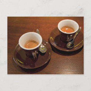 Carte Postale deux tasses de café expresso fraîchement moulé sur