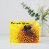 Carte Postale Différent (Debout devant)