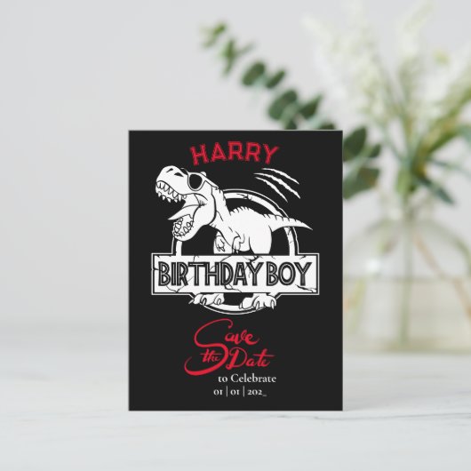 Carte Postale Dino, sauvegardez la date Garçon d'anniversaire (Debout devant)