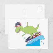 Carte Postale Dinosaure Américain Surfant avec Drapeau (Devant / Derrière)