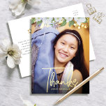 Carte Postale D'invitation À Feuilles D'aluminium Bat mitzvah Merci Photo Floral Bold Real Gold<br><div class="desc">Assurez-vous que votre Bat mitzvah préféré exprime sa reconnaissance à tous ceux qui ont soutenu son événement marquant! Envoyez cette carte postale sophistiquée et personnalisée ! Une aquarelle florale chic, étonnante, blanche et véritable feuille d'or, un véritable script manuscrit en feuille d'or et une typographie sans serif superposent la photo...</div>