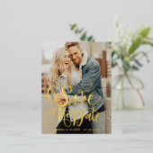 Carte Postale D'invitation À Feuilles D'aluminium Bold Modern Calligraphy Photo Enregistrer la date (Debout devant)