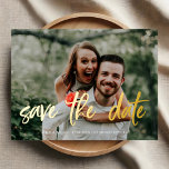 Carte Postale D'invitation À Feuilles D'aluminium Brosse Script photo mariage Enregistrer la date<br><div class="desc">Réservez la date.</div>
