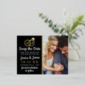 Carte Postale D'invitation À Feuilles D'aluminium Chic Monogramme Mariage Anneaux Enregistrer Ou Éch (Debout devant)