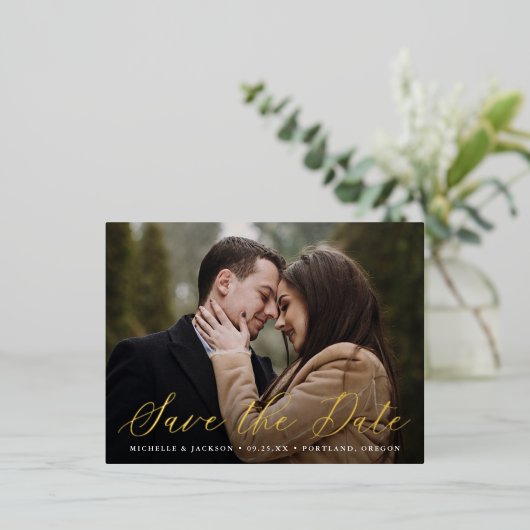 Carte Postale D'invitation À Feuilles D'aluminium Élégante calligraphie Script Photo Enregistrer la (Debout devant)