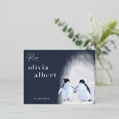 Carte Postale D'invitation À Feuilles D'aluminium Penguins Argent Hiver Élégant Mariage moderne RSVP (Debout devant)