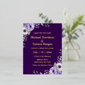 Carte Postale D'invitation À Feuilles D'aluminium plume violet or floral script mariage (Debout devant)