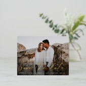 Carte Postale D'invitation À Feuilles D'aluminium Simply Elegant Script Photo Enregistrer la date (Debout devant)