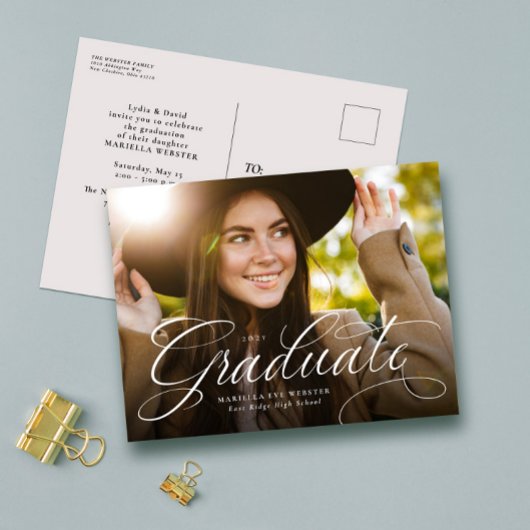 Carte postale d'invitation de graduation de script