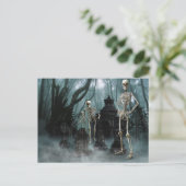 Carte postale d'invitation de squelettes hantés (Debout devant)
