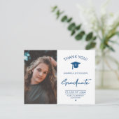 Carte Postale Diplômé de la photo de graduation moderne merci (Debout devant)
