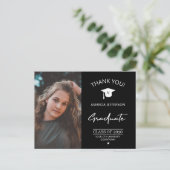 Carte Postale Diplômé de la photo de graduation moderne merci (Debout devant)