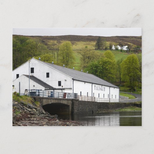 Carte Postale distillerie de whisky Talisker sur Skye, Écosse (Devant)
