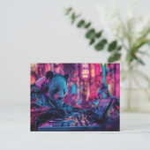 Carte Postale DJ Panda avec écouteurs (Debout devant)