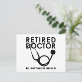 Carte Postale Docteur à la retraite w Stethoscope et Sassy Funny (Debout devant)