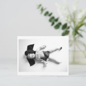 Carte Postale Doll Portrait - Broken doll (Debout devant)