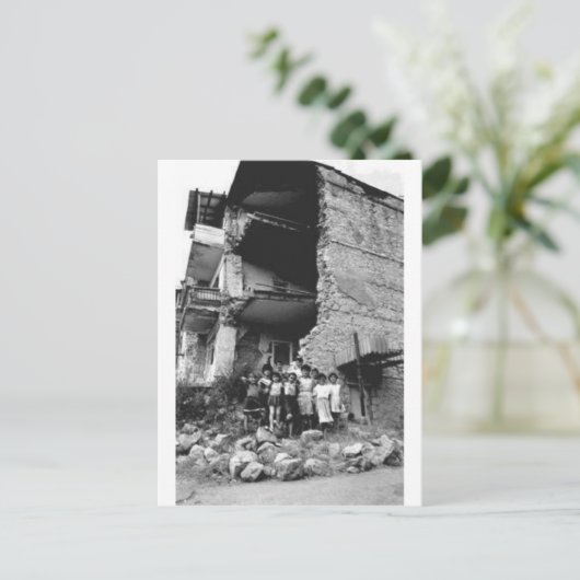 Carte Postale Dommages à Stepanakert (Debout devant)