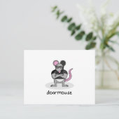 Carte Postale Door Mouse (Debout devant)
