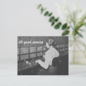Carte postale d'opératrice de standard téléphoniqu (Debout devant)