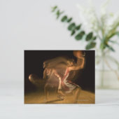 Carte Postale Double exposition d'une femme jouant au basket-bal (Debout devant)