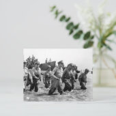 Carte Postale Douglas MacArthur atterrit sur l'île de Leyte Phil (Debout devant)