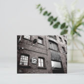 Carte Postale Douze [carte postale] B&W (Debout devant)