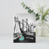 Carte postale "Down by the Seaside" (Debout devant)