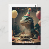 Carte Postale Dragon de Komodo assis à une table avec un gâteau  (Devant / Derrière)